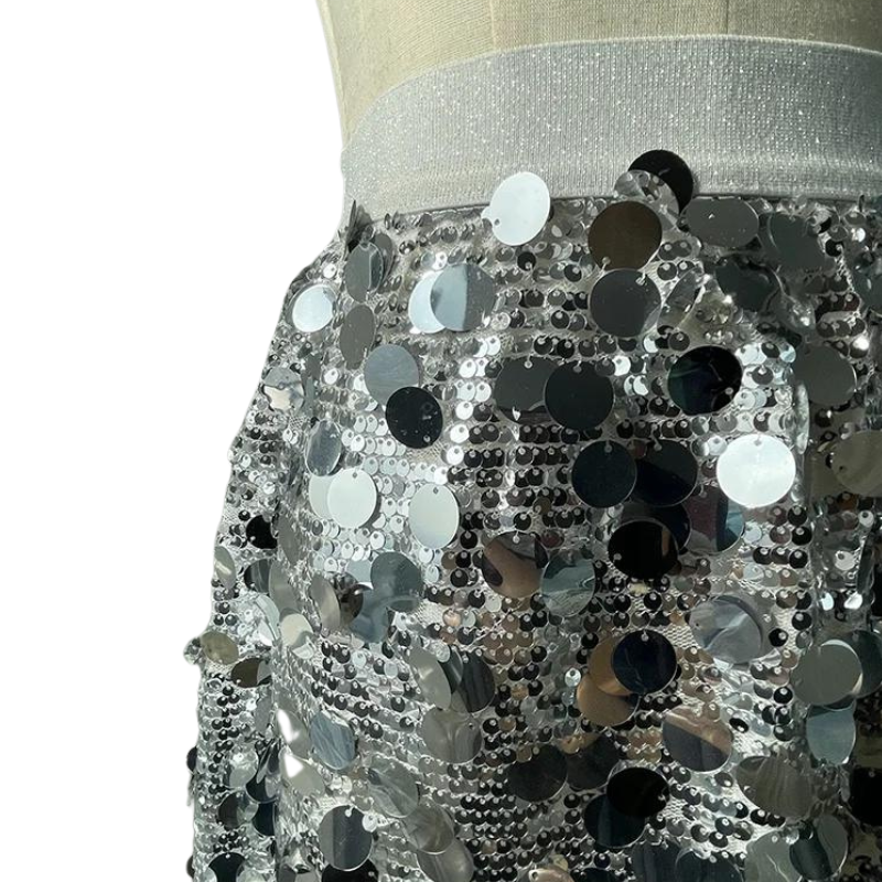 mittellange Paillettenrock in Silber