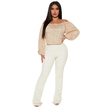 Haut mit Pailletten und freiem Schulterbereich