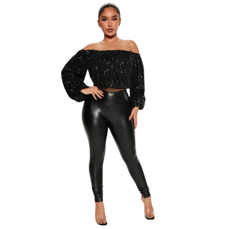 Haut mit Pailletten und freiem Schulterbereich