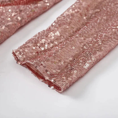 Pailletten-Kleid mit unteren Pelzdetails