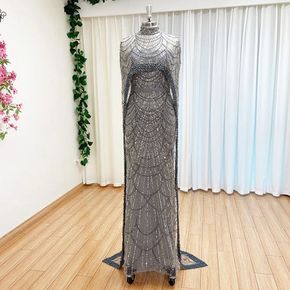 Abendkleid mit Pailletten und Perlen