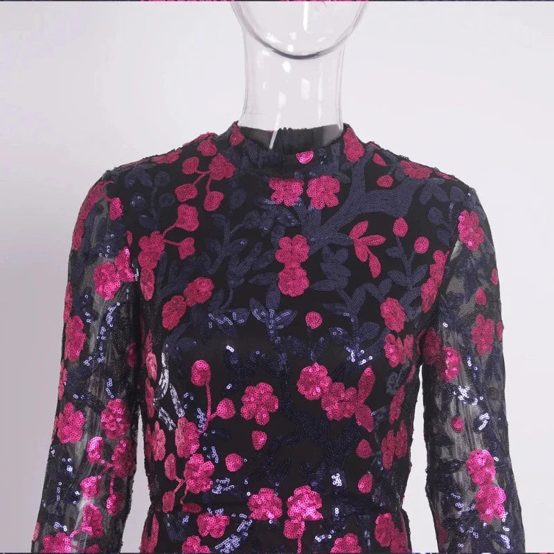 Langes Paillettenabendkleid mit Blumen