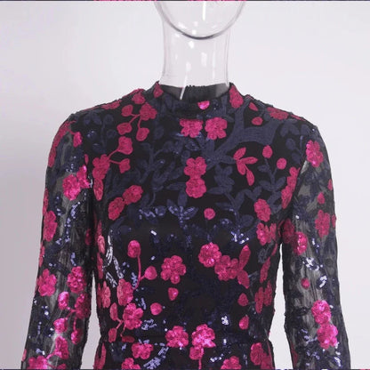 Langes Paillettenabendkleid mit Blumen