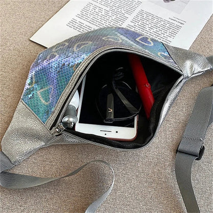 Schultertasche mit silbernen Pailletten