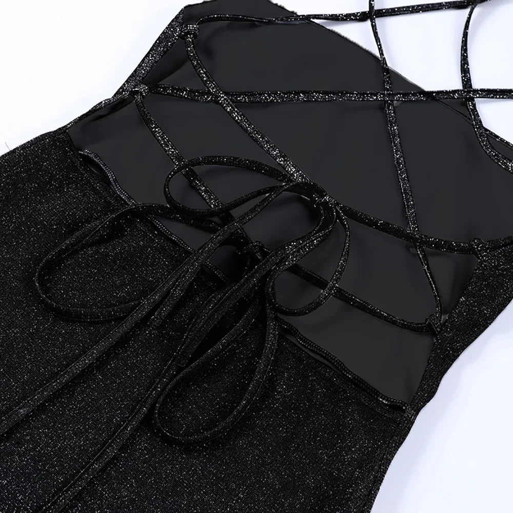 Kleid mit Pailletten und Basisschnitt in Bénitier-Form