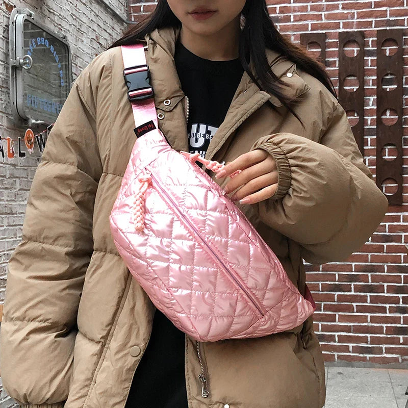 Große silberne Gürteltasche