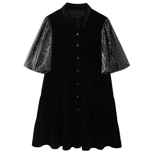 Schwarzes T-Shirt-Kleid mit Paillettenärmeln aus Samt