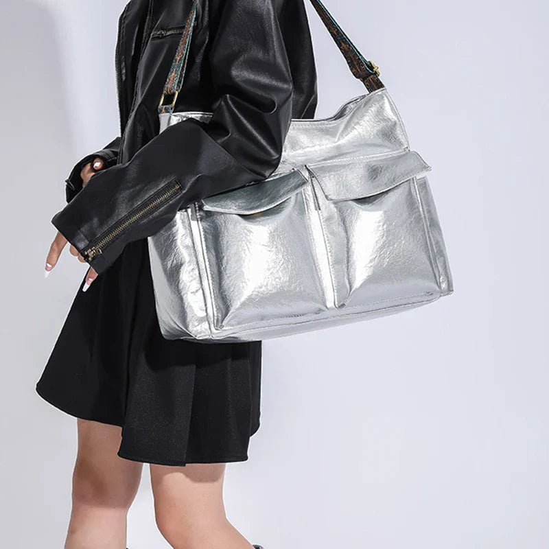 Silberner Sac mit Mehreren Taschen