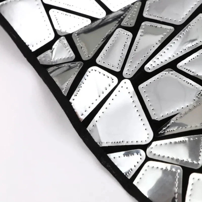 Silberne Mosaik-Kleid