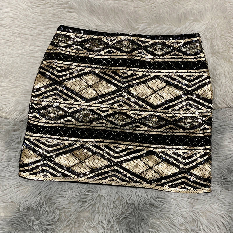 Kurzer Paillettenrock mit geometrischem Design