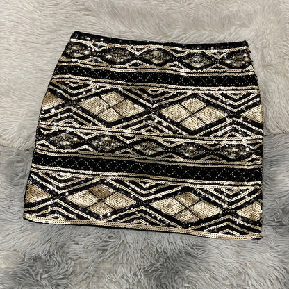 Kurzer Paillettenrock mit geometrischem Design