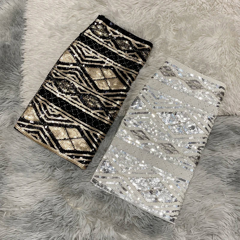 Kurzer Paillettenrock mit geometrischem Design