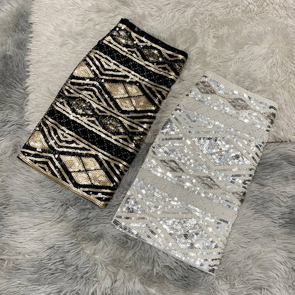 Kurzer Paillettenrock mit geometrischem Design