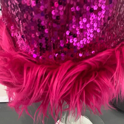 Minirock mit Pailletten und Federn