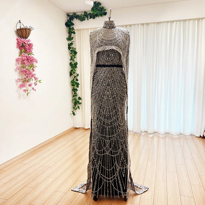 Abendkleid mit Pailletten und Perlen