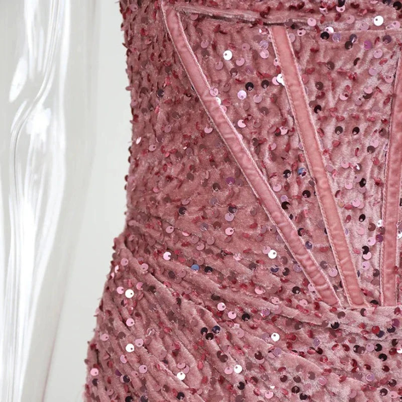 Paillettenkleid mit Seitenschlitz und Trägern