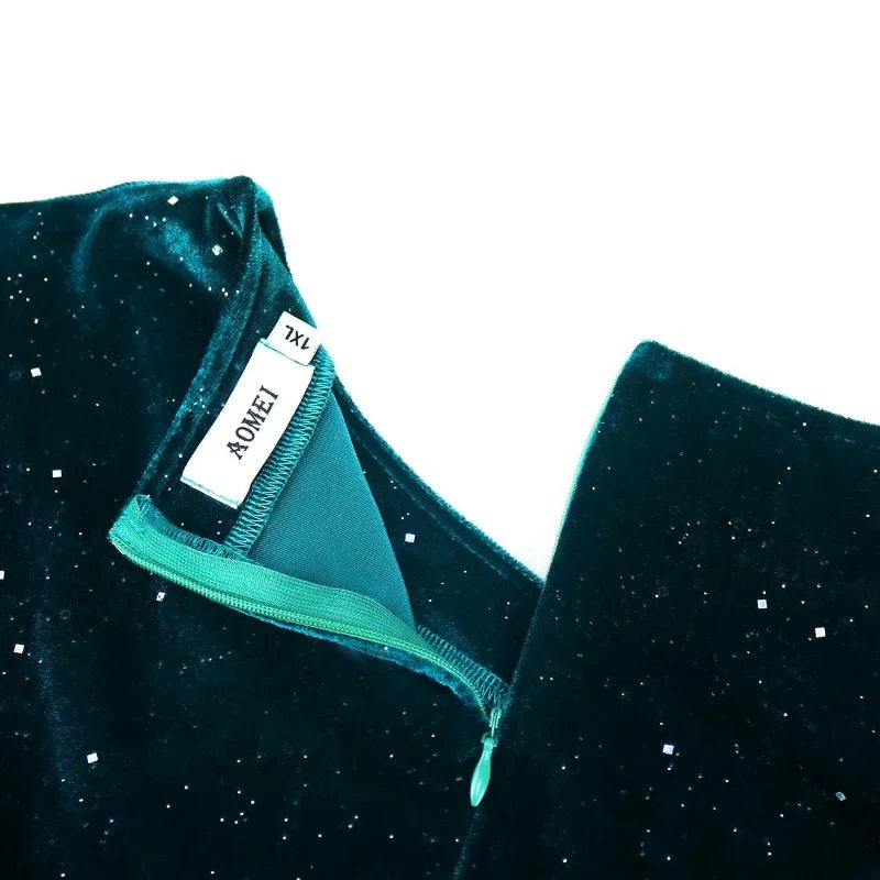 Abendkleid mit Pailletten in Grün aus Samt mit Federärmeln