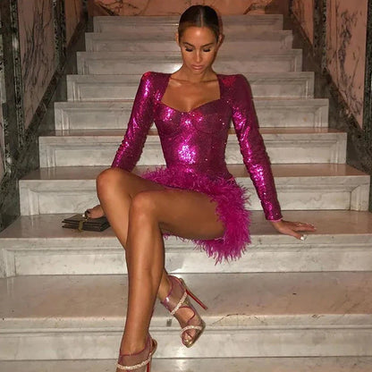 Pailletten-Kleid mit unteren Pelzdetails