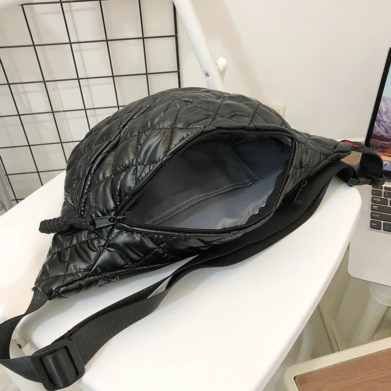 Große silberne Gürteltasche