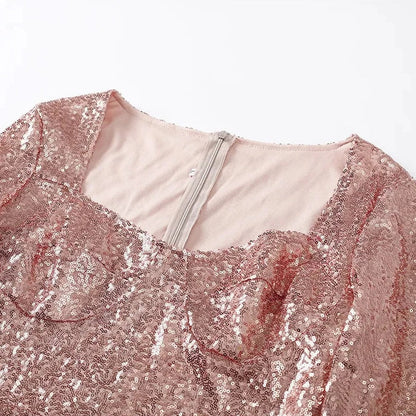 Pailletten-Kleid mit unteren Pelzdetails