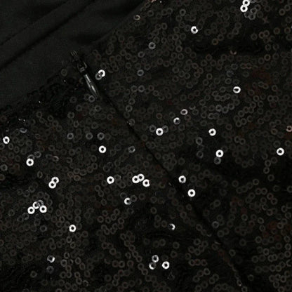 Langarmkleid mit Pailletten, Schlitz, Federn und offener Rücken