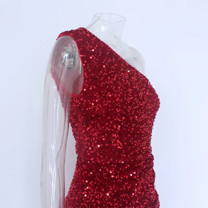 Schlauchkleid mit Pailletten, seitlich geschnitten, ein Schulterfrei