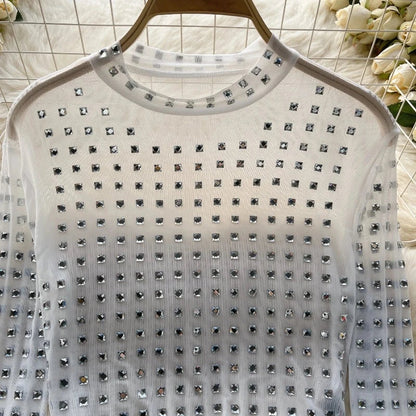 Top mit langen transparenten Strass-Ärmeln