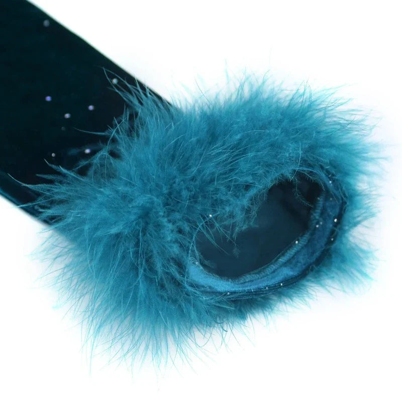 Abendkleid mit Pailletten in Grün aus Samt mit Federärmeln