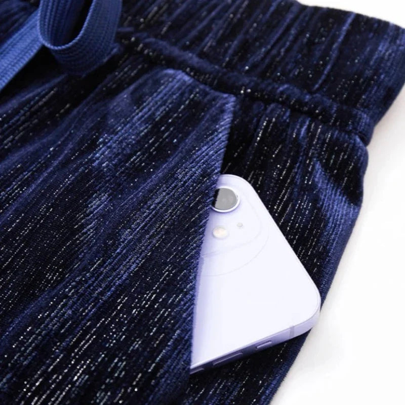 Damenhose mit Samtpailletten