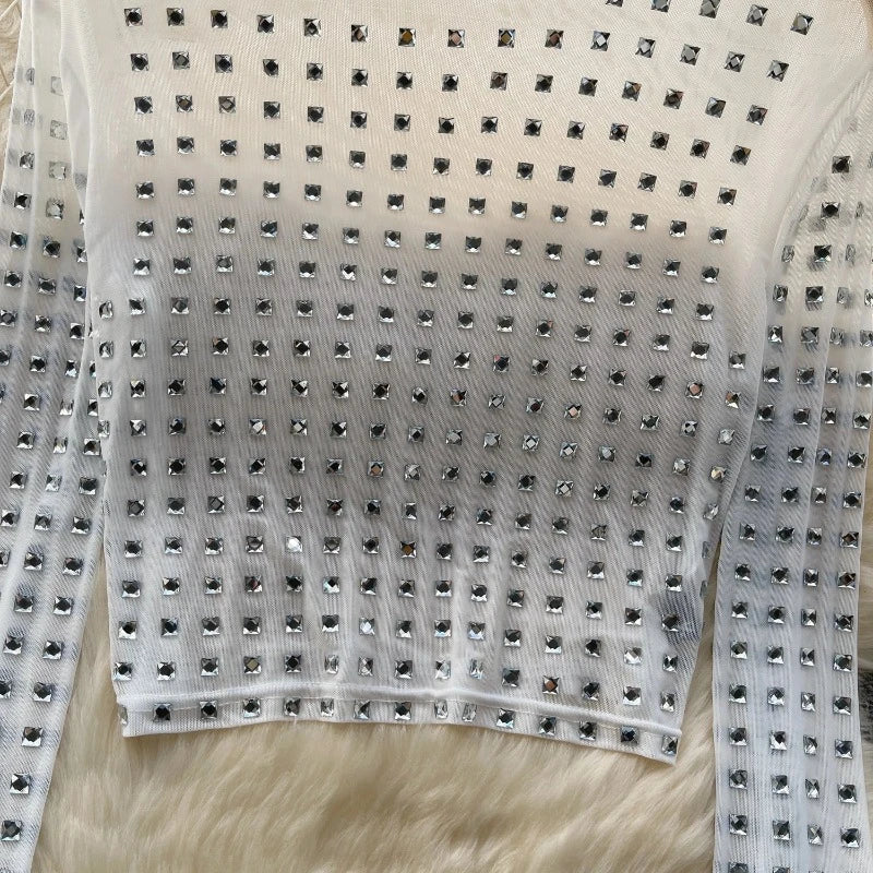 Top mit langen transparenten Strass-Ärmeln