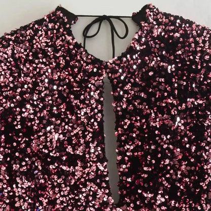 Auffälliges lila Pailletten-Kleid