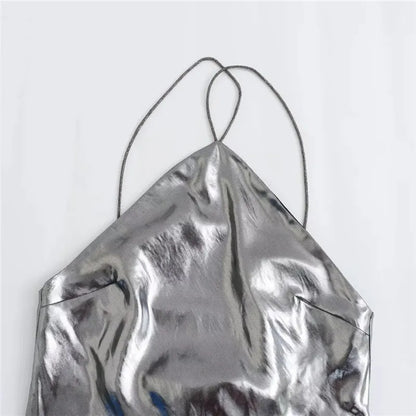 Lederlange silberne Robe mit Riemen