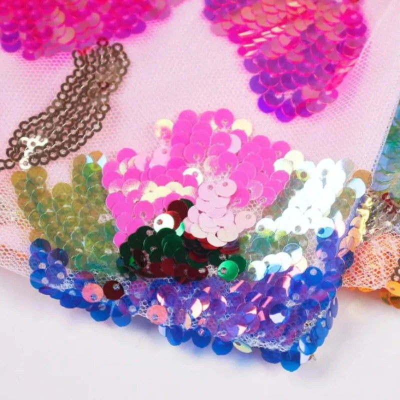 Glitzerndes Kleid mit bunten Blumen und Rückenfreiraum