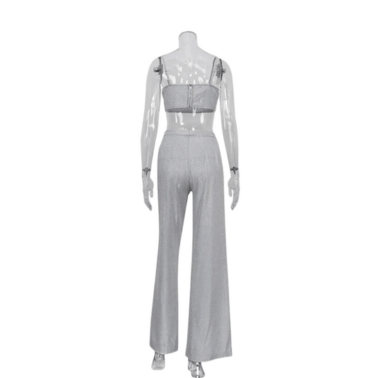 Haut und Hose mit silbernen Pailletten