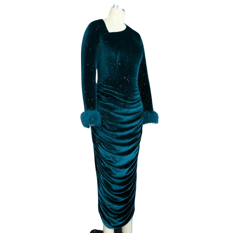 Abendkleid mit Pailletten in Grün aus Samt mit Federärmeln