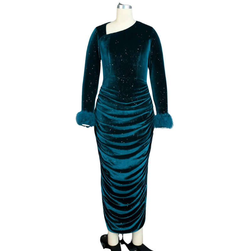 Abendkleid mit Pailletten in Grün aus Samt mit Federärmeln